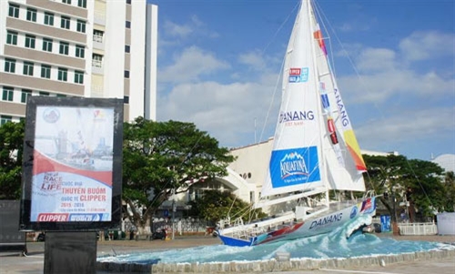 Đà Nẵng đặt mô hình thuyền buồm phía Tây cầu Rồng
