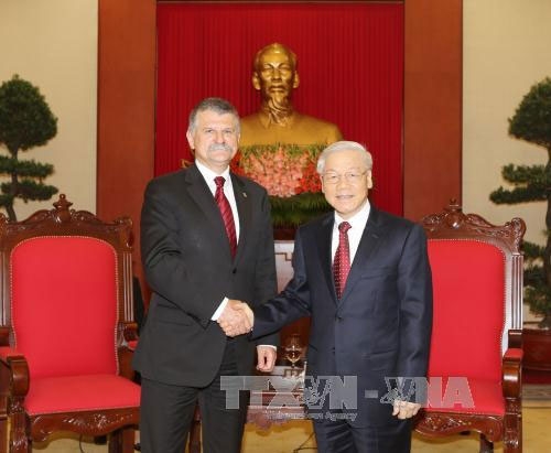 Thúc đẩy quan hệ giữa hai đảng cầm quyền Việt Nam và Hung-ga-ri