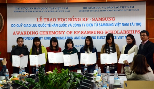 Hơn 300 học sinh nhận học bổng KF-Samsung