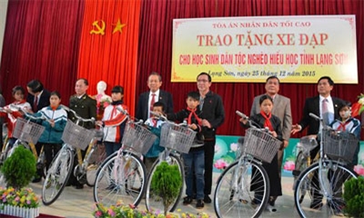 Trao 100 xe đạp tặng học sinh dân tộc thiểu số vượt khó tỉnh Lạng Sơn