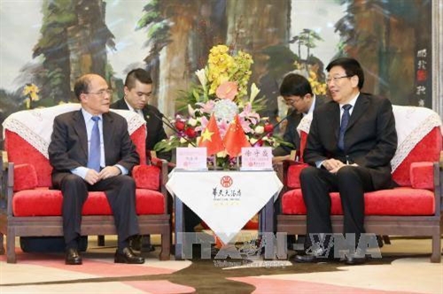 Chủ tịch Quốc hội Nguyễn Sinh Hùng thăm, làm việc tại tỉnh Hồ Nam (Trung Quốc)