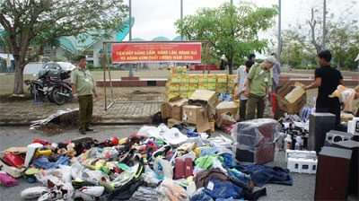Tiêu hủy hàng giả, hàng nhái trị giá hơn 2 tỉ đồng 