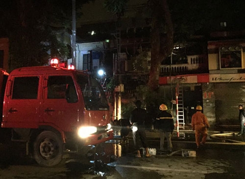 Cháy lớn ở phố Nguyễn Khắc Cần, Hà Nội 