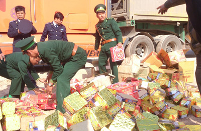 Buôn bán pháo lậu nóng lên từng giờ