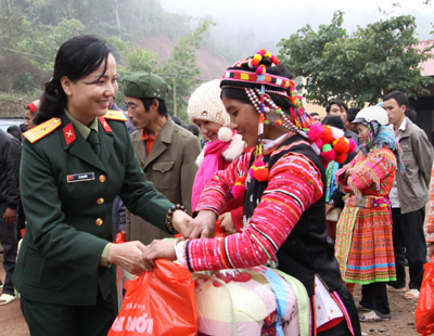 Tết sớm ở Leng Su Sìn