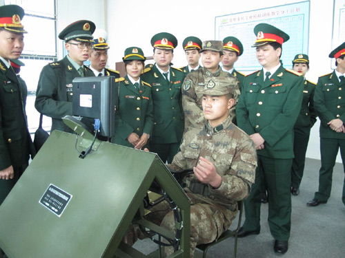 Sĩ quan trẻ Việt Nam thăm Sư đoàn 6 Tăng thiết giáp (Trung Quốc)