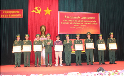 Tổ chức ra quân huấn luyện và phát động thi đua cao điểm 