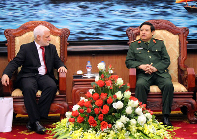 Đại tướng Phùng Quang Thanh tiếp đoàn đại biểu Bộ Quốc phòng I-xra-en 