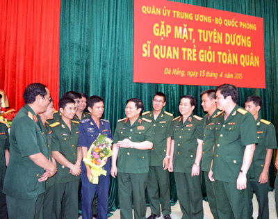 Gặp mặt, tuyên dương 40 sĩ quan trẻ giỏi toàn quân năm 2015