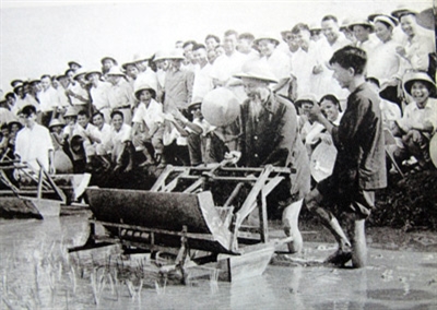 Hồ Chí Minh với việc phòng, chống “bệnh” quan liêu, tham nhũng  