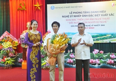Phong tặng danh hiệu Nghệ sĩ Nhiếp ảnh đặc biệt xuất sắc cho nhà báo Hồ Sỹ Minh 