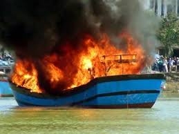 Đã cứu được 3 trong số 18 nạn nhân trên tàu cá bị nổ bình gas