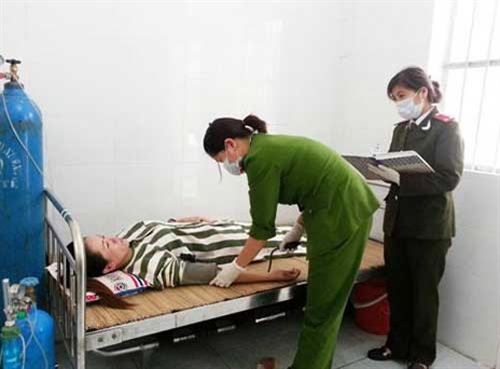 Quy định chế độ bồi dưỡng đối với cán bộ, chiến sĩ Công an nhân dân trực tiếp làm công tác quản lý, giáo dục, khám chữa bệnh với đối tượng bị nhiễm HIV/AIDS 