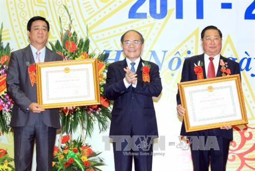 Chủ tịch Quốc hội Nguyễn Sinh Hùng dự Đại hội thi đua yêu nước của Ủy ban Dân tộc 