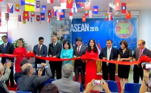 Triển lãm ảnh “ASEAN – 48 năm hòa bình, phát triển và 20 năm Việt Nam gia nhập ASEAN”