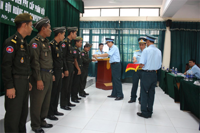 Bế mạc lớp tập huấn pháo phòng không cho cán bộ Quân đội Hoàng gia Cam-pu-chia