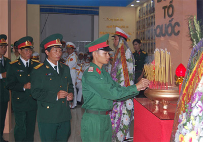 Tượng đài bất tử trong lòng quân, dân đất Chín rồng