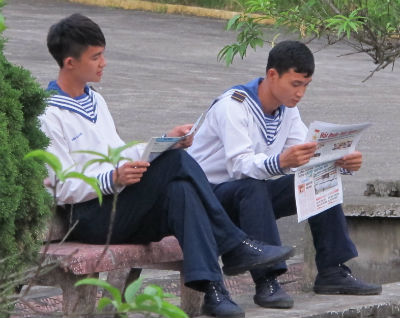 Xa đất liền, nhưng không “đói” văn hóa