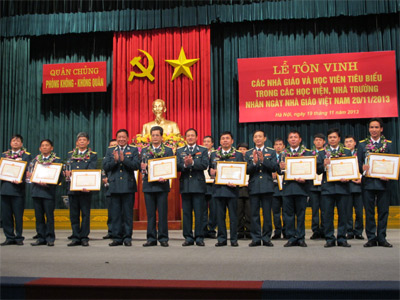 Tôn vinh 18 nhà giáo và học viên tiêu biểu