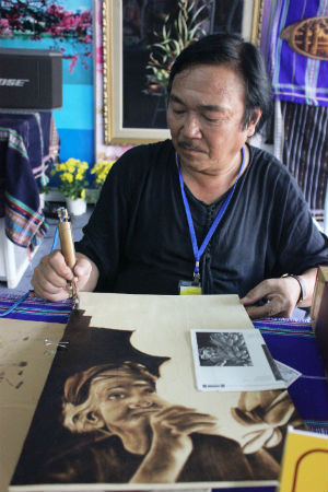 Gặp người tiếp lửa cho tranh “bút lửa”