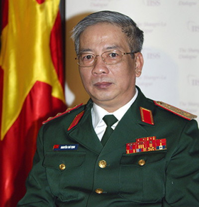 Thứ trưởng Bộ Quốc phòng Nguyễn Chí Vịnh trả lời phỏng vấn báo chí tại Đối thoại Shangri-La lần thứ 12