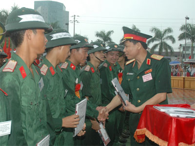 Hà Tĩnh: 550 thanh niên nhập ngũ đợt 2 năm 2013