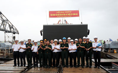 Hạ thủy tàu đổ bộ 80 tấn