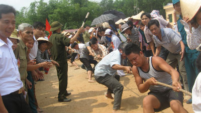 Lễ hội làng và vấn nạn côn đồ