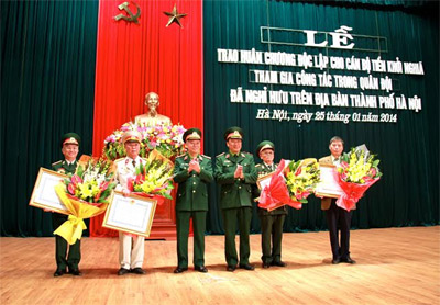 Trao tặng và truy tặng 4 cán bộ tiền khởi nghĩa Huân chương Độc lập