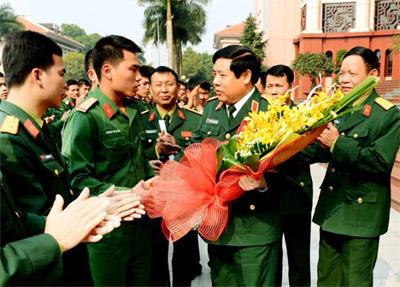 Đại tướng Phùng Quang Thanh gặp gỡ các chiến sĩ  hoàn thành nghĩa vụ quân sự