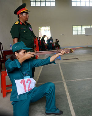 Những nữ xạ thủ của buôn làng