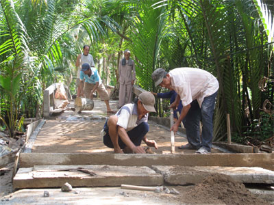 Ông “kỹ sư” nông dân xây cầu từ thiện