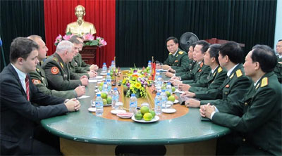 Đoàn đại biểu cấp cao Bộ Quốc phòng Belarus thăm Trung tâm PT-TH Quân đội