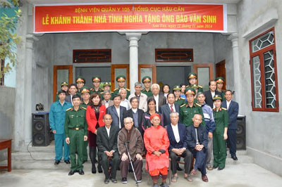 Bệnh viện Quân y 105 tặng cụ Sinh nhà tình nghĩa