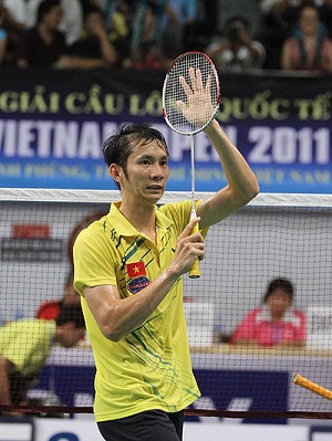 Cây vợt Tiến Minh tất bật