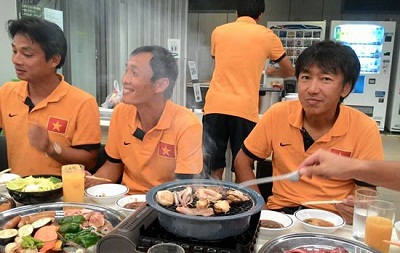 Vừa nhắm mắt vừa mở cửa sổ