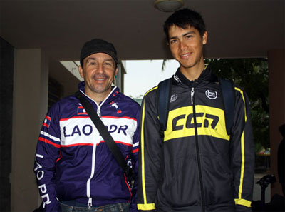 Hai cha con cùng tham gia cuộc đua 