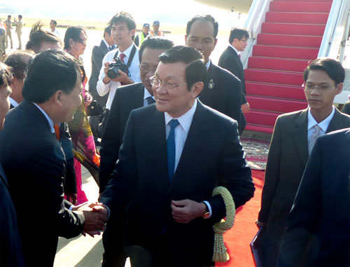 Chủ tịch nước Trương Tấn Sang tới Phnom Penh bắt đầu chuyến thăm cấp Nhà nước Campuchia