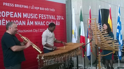 Sự kết hợp nhạc cụ ba châu lục