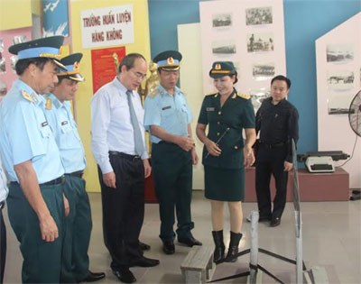 Đồng chí Nguyễn Thiện Nhân thăm và làm việc tại Trường Sĩ quan Không quân