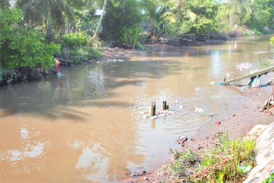 Người dân mòn mỏi chờ nước sạch