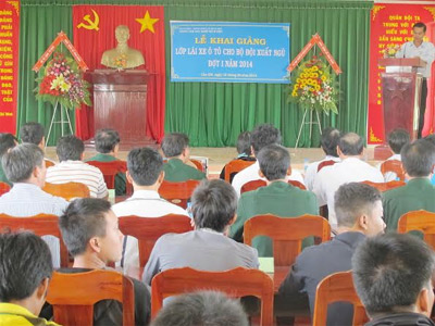 Hơn 400 bộ đội xuất ngũ dự khóa đào tạo lái xe ô tô 