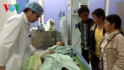 Điều trực thăng chở ê kíp mổ của Bệnh viện Trung ương tăng cường cho Lai Châu