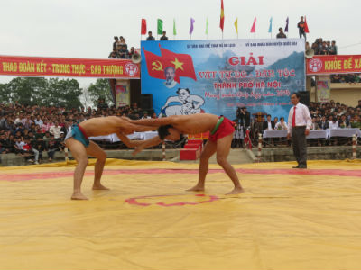 Đem hội về làng