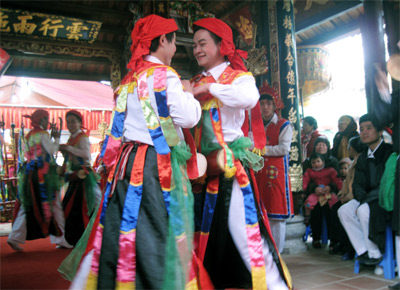 Lẳng lơ như “đĩ đánh bồng”