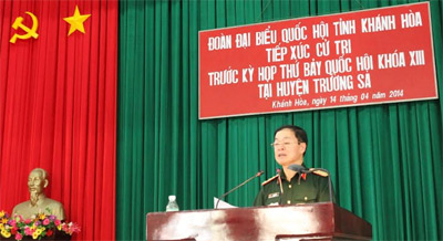 Thượng tướng Lê Hữu Đức tiếp xúc cử tri huyện đảo Trường Sa