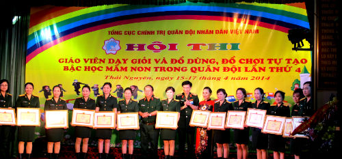 Thi Giáo viên dạy giỏi và đồ dùng, đồ chơi tự tạo bậc học mầm non trong Quân đội