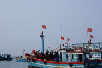 Thuyền ta ra khơi đâu có ngại chi sóng gió...
