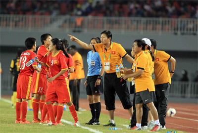 Chiến thắng mở màn