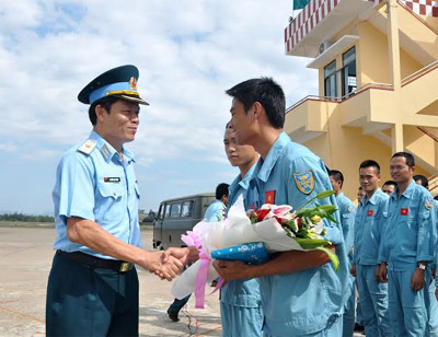 Hoàn thành xuất sắc huấn luyện chuyển loại trực thăng Mi-8 và bay nâng cao máy bay L-39 
